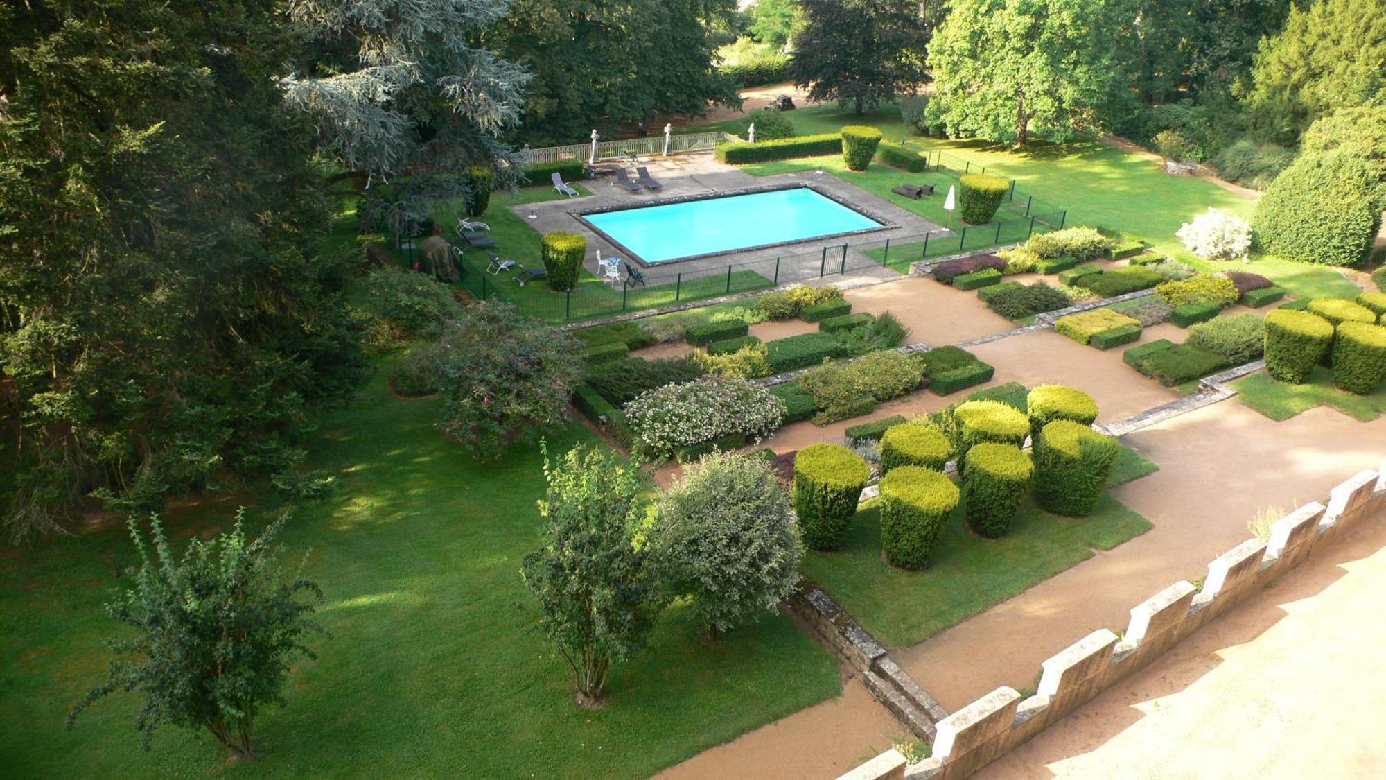 Chateau De Busset Exterior photo